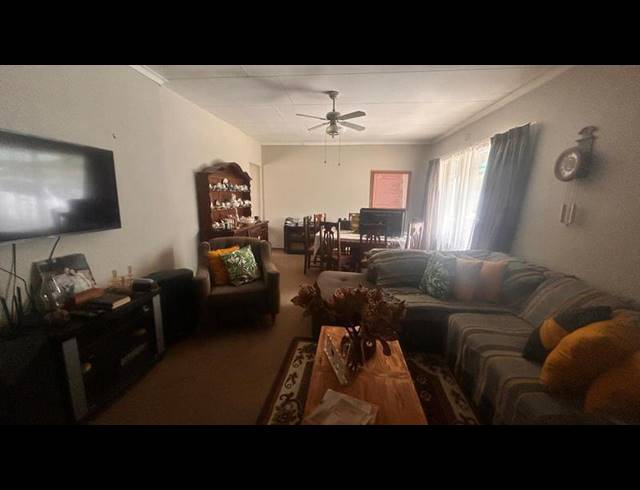 3 BEDROOM HOUSE FOR SALE IN FLORAPARK